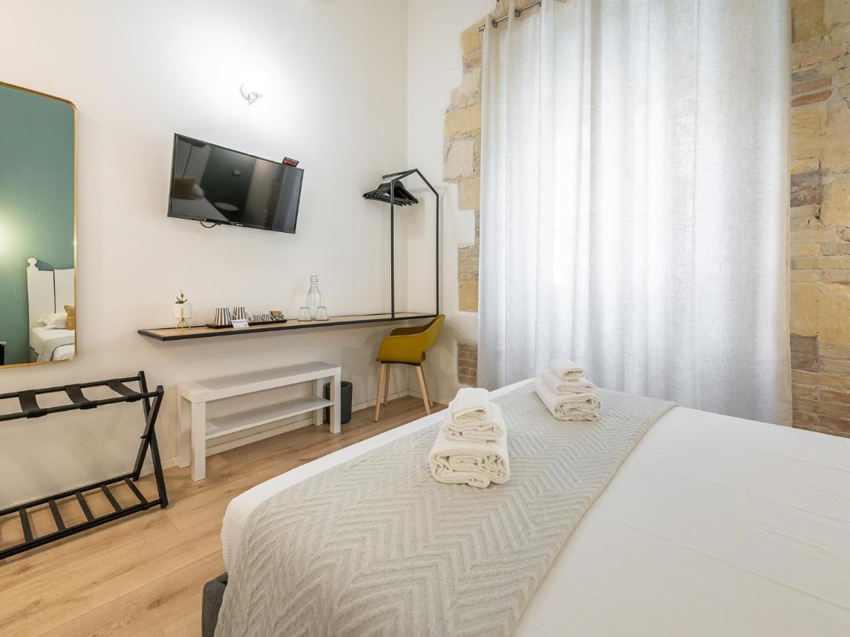 Orma Design Rooms - Historic Centre Каляри Екстериор снимка