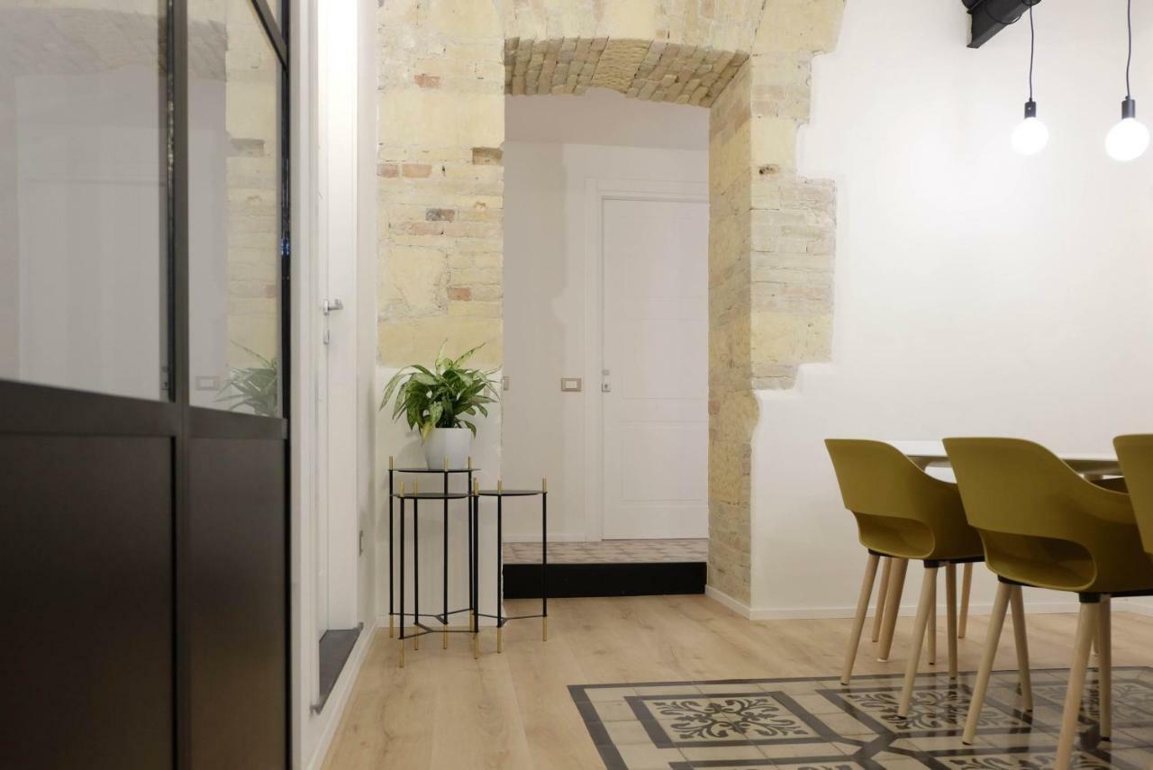 Orma Design Rooms - Historic Centre Каляри Екстериор снимка